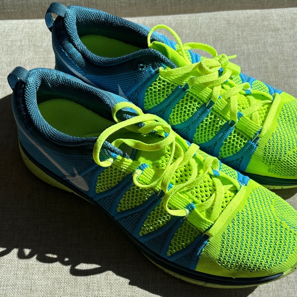 Nike Flyknit Lunar 2 Vibrant Blue and Neon Yellow Shoes - Size 9 - Picture 3 of 6
